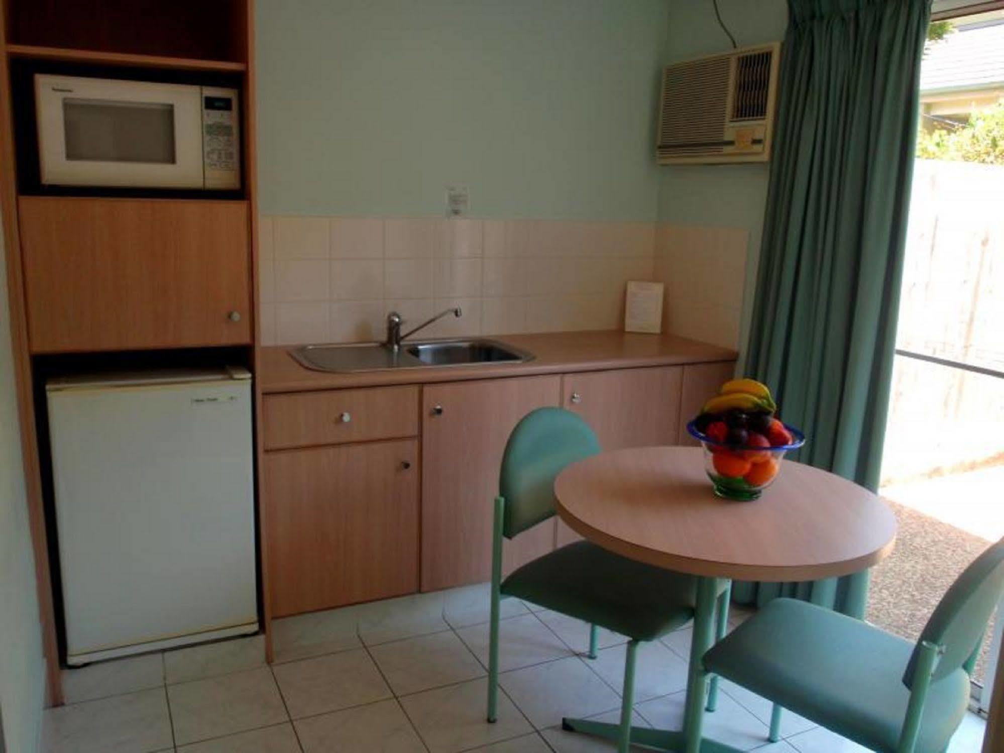 Runaway Bay Motor Inn Gold Coast Exterior foto